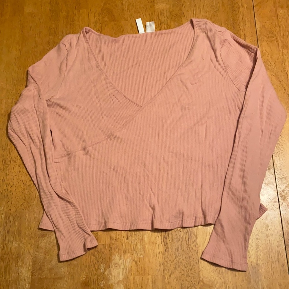 Light pink H&M long sleeve ribbed crop top